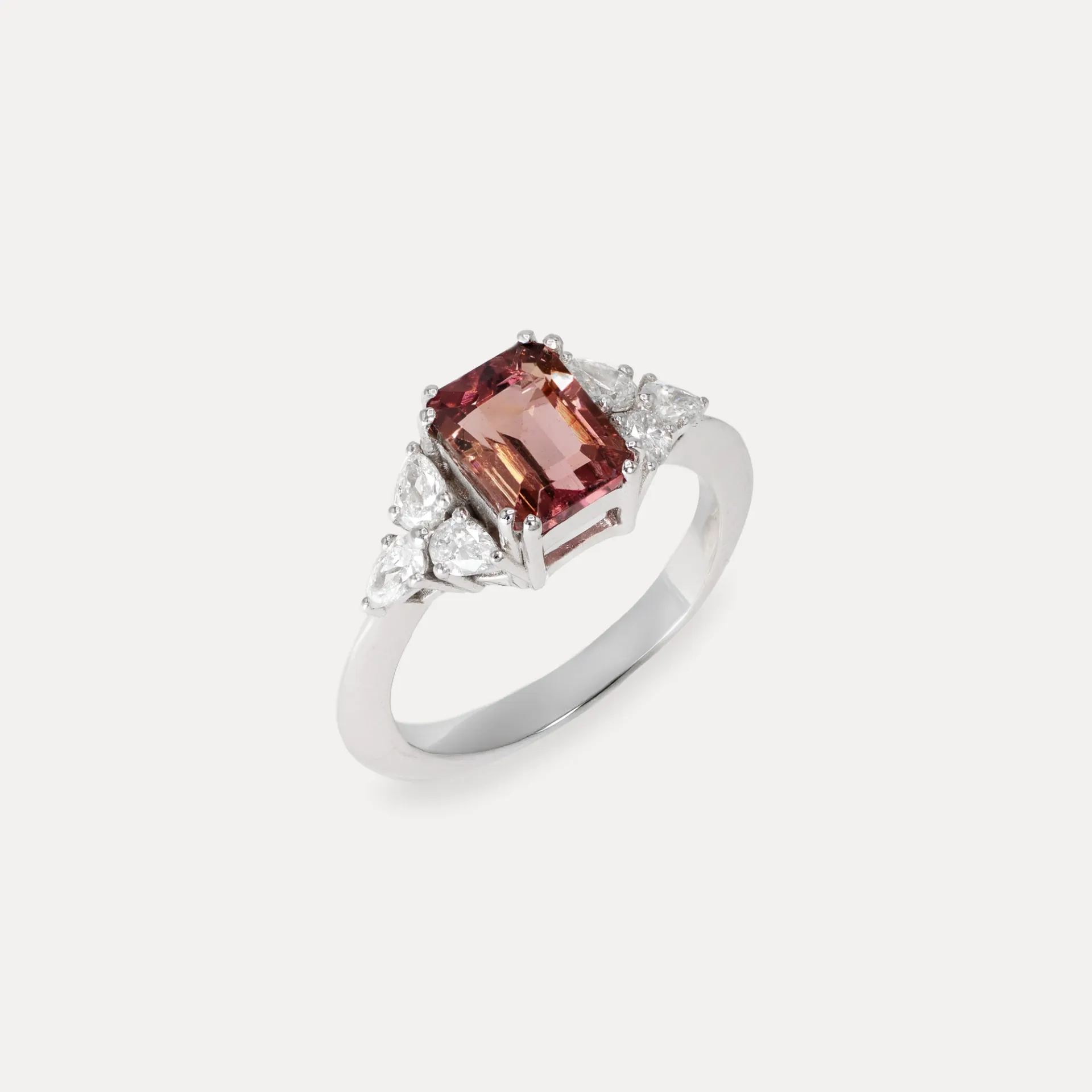 [8935] Bague  or blanc 18Kt. 4,2g  tourmaline  1,8ct. diamant 0,6ct.