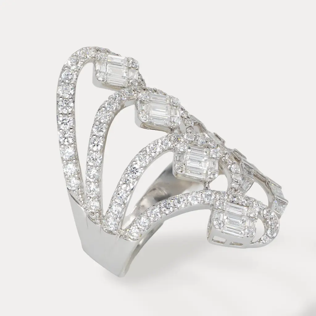 Bague  or blanc 18Kt. 7,39g  diamant 117pc 1,8ct.