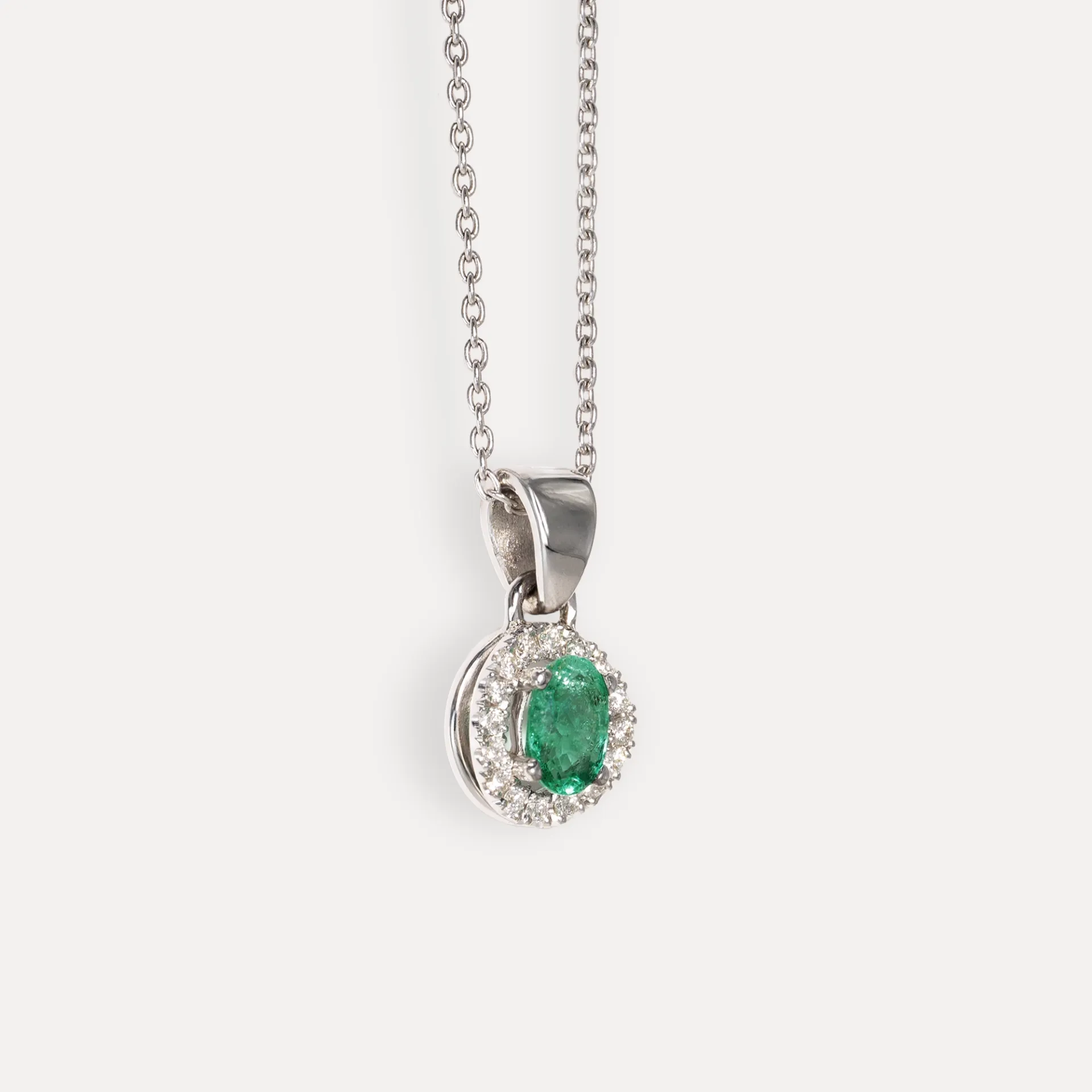 Pendentif or blanc 18Kt 1,5g émeraude 0,38ct. diamant 0,11ct.
