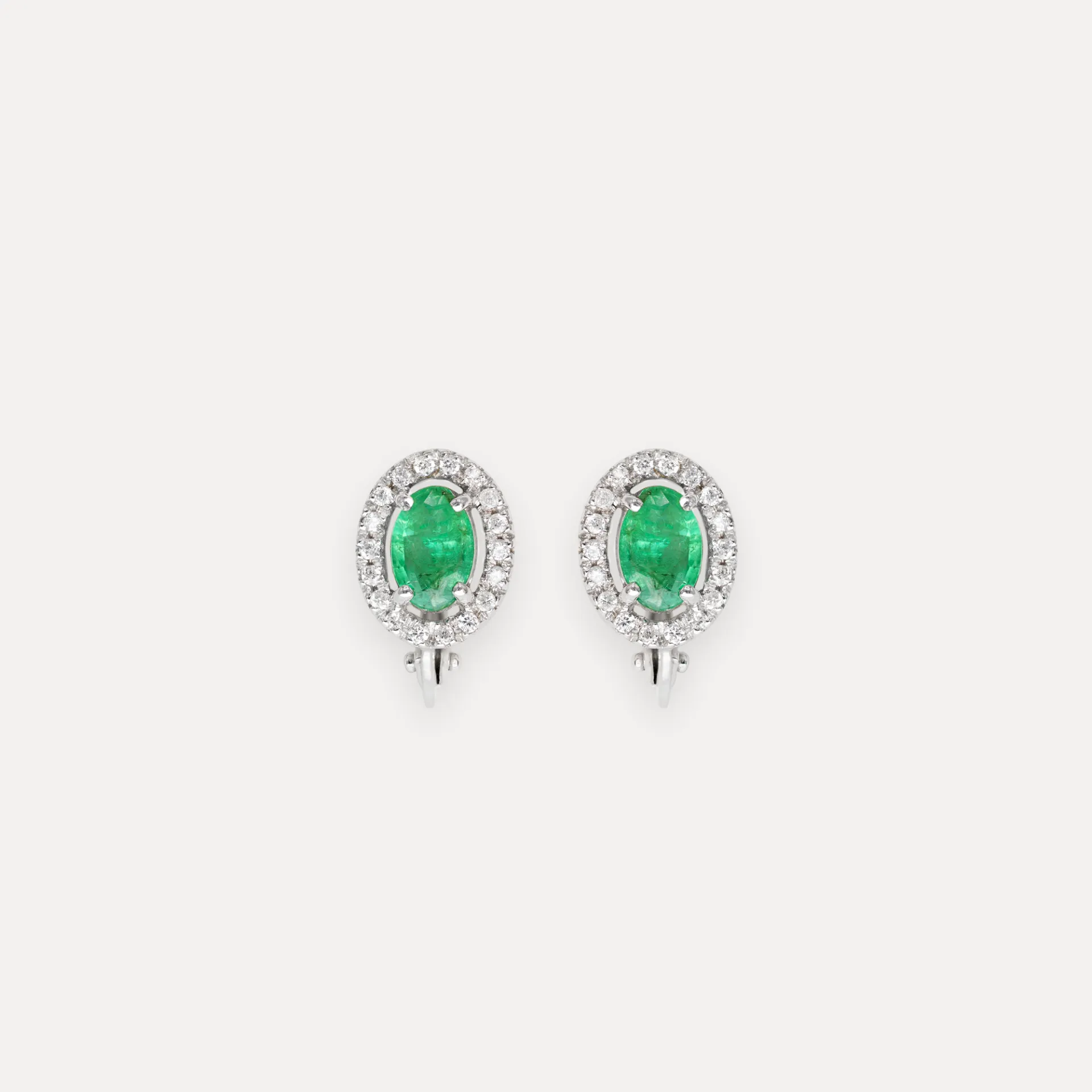 Boucle d'oreilles or blanc 2,8g émeraude diamants 0,14ct.