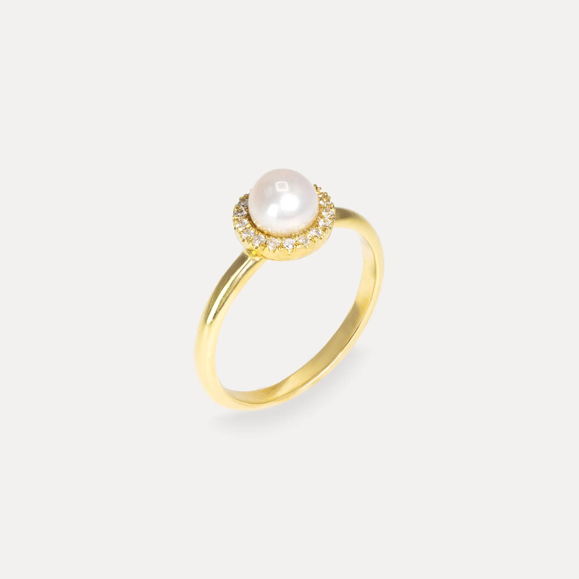 Bague or jaune 18Kt. 3g perle japonaise 5,2mm diamant 0,11ct.