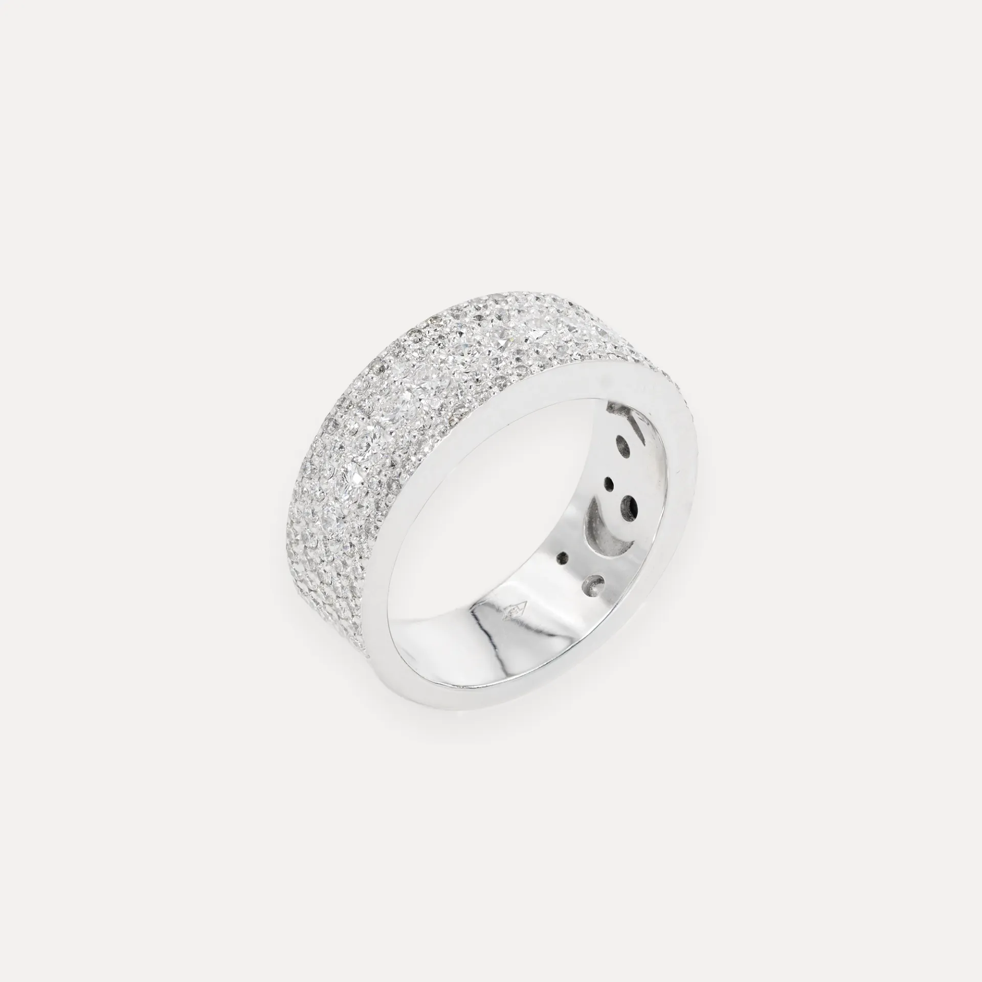 Bague  or blanc 18Kt. 9,6g diamant 168pc 1,71ct.