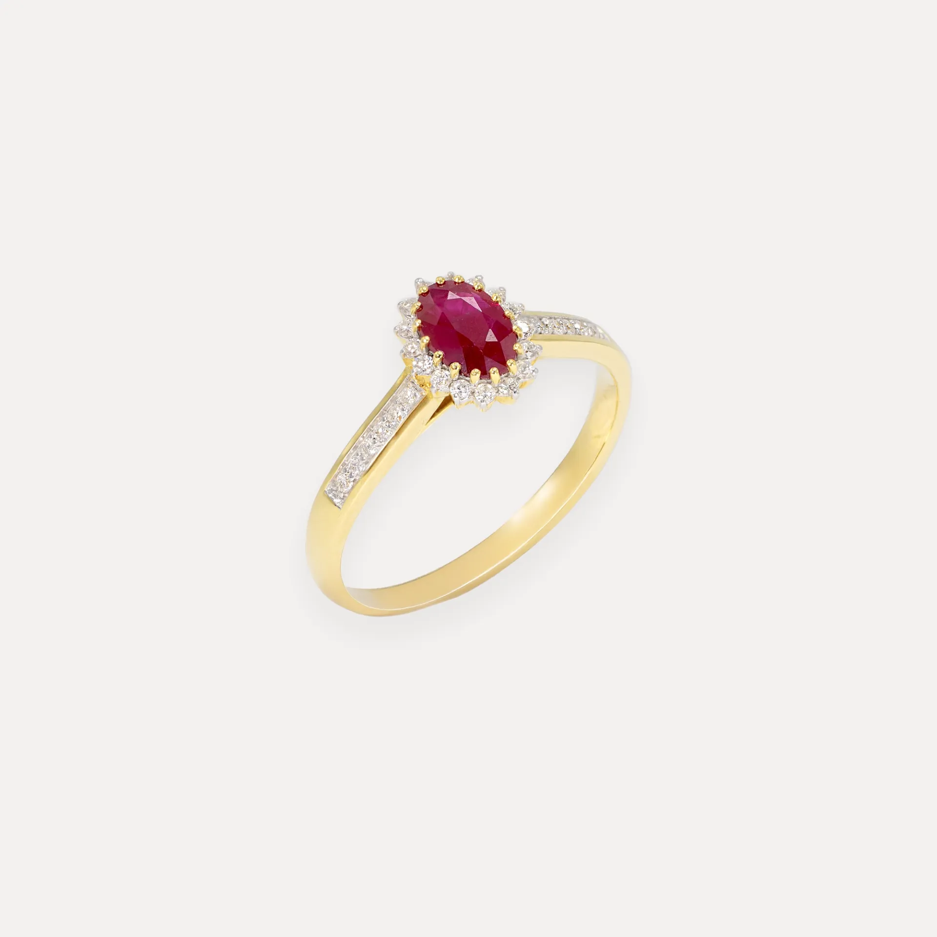 [119518DYR] Bague  or jaune 18Kt. 2,7g  rubis  diamant 0,14ct.