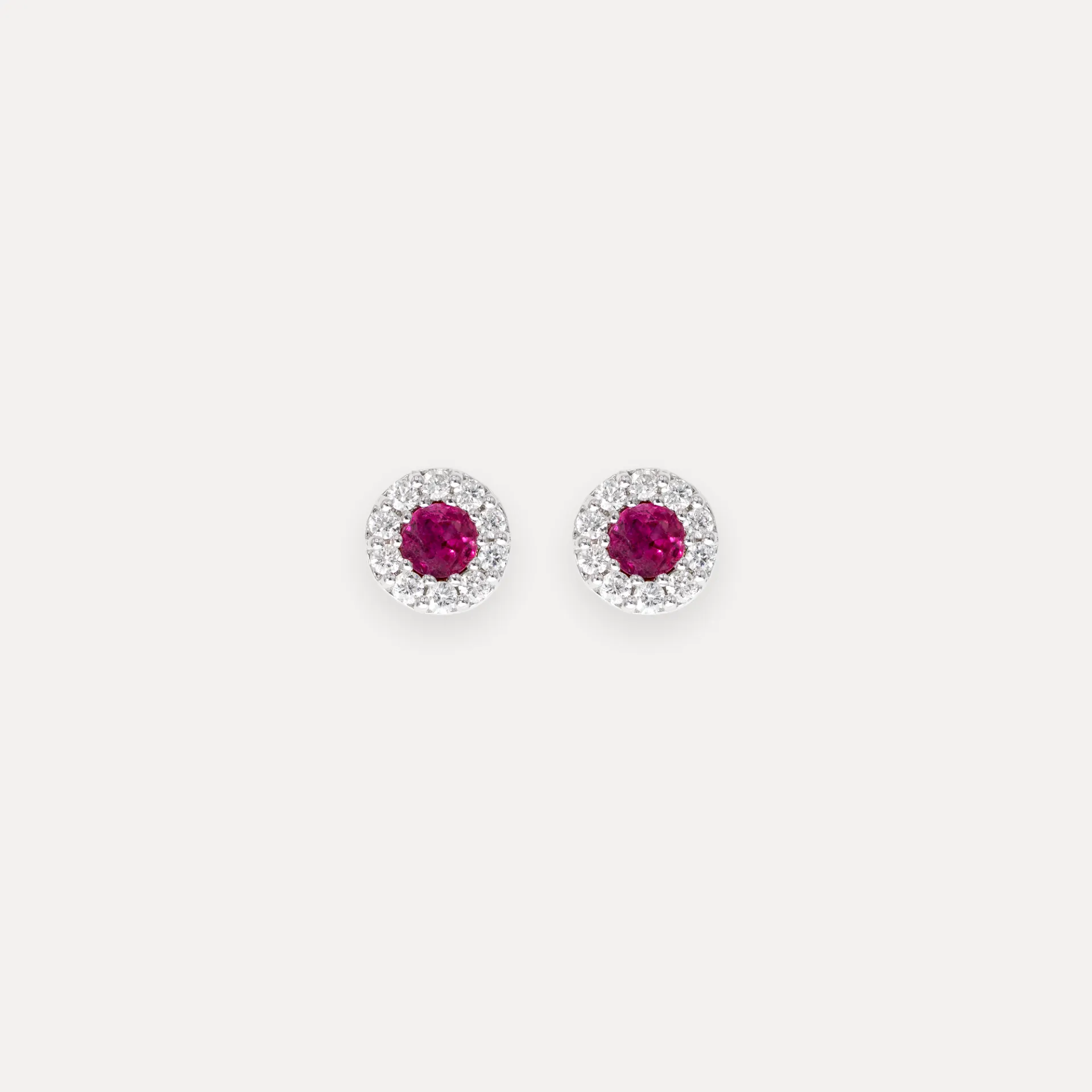Boucle d'oreille  or blanc 18Kt. 1,6g  rubis  0,32ct. diamant 0,16ct.
