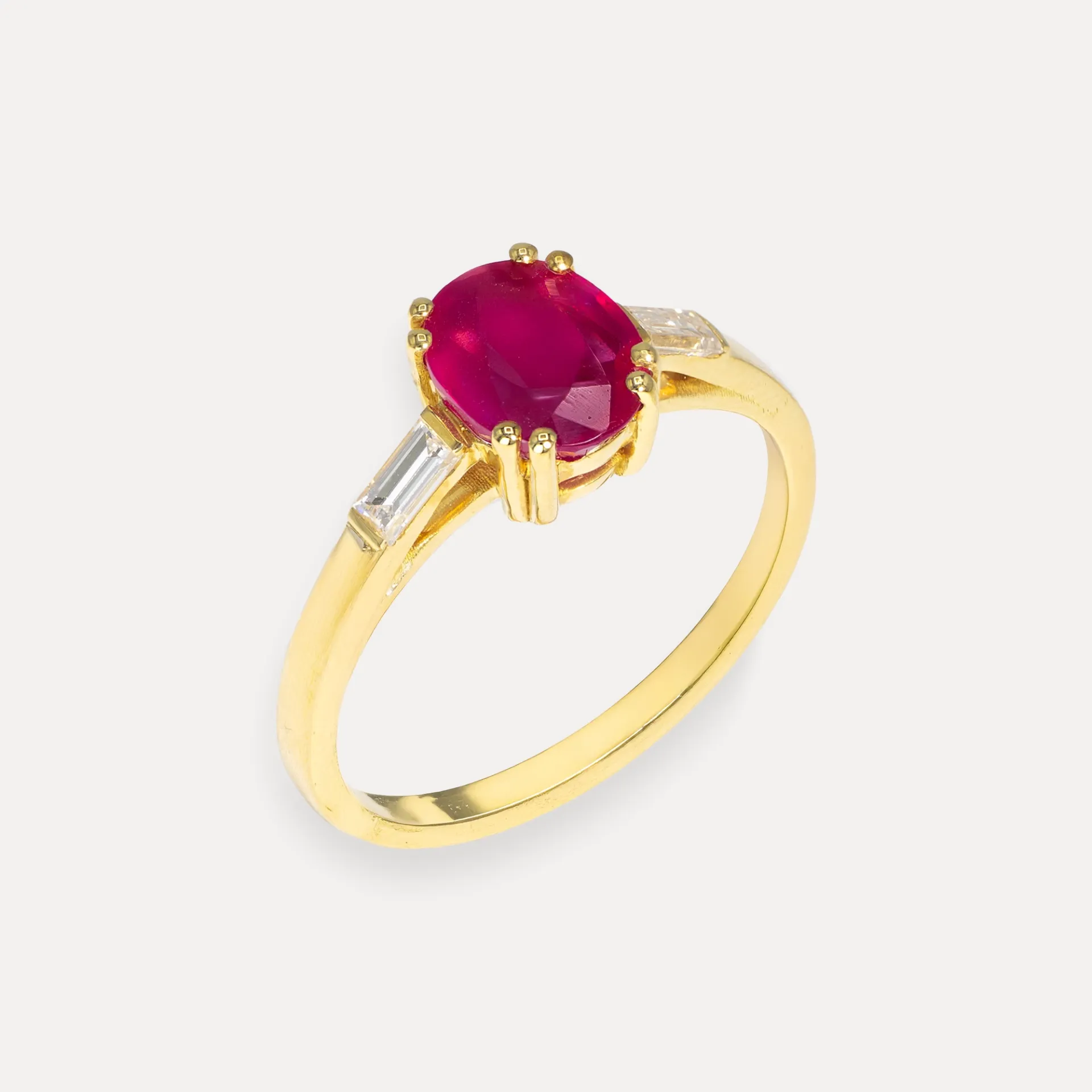 Bague or jaune 18Kt. 3g  rubis 1,48ct. diamant 0,2ct.