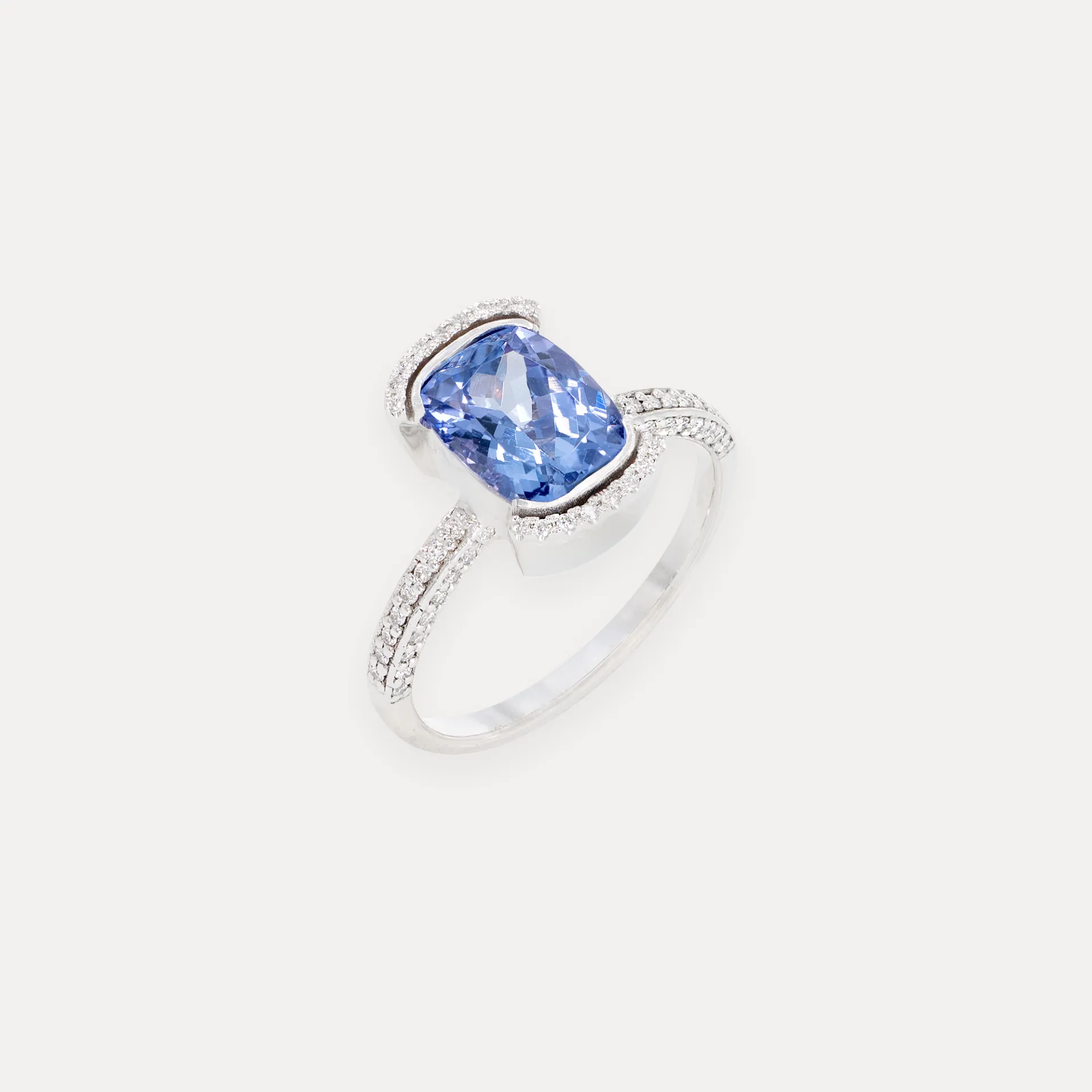 Bague or blanc 18Kt. 4,6g tanzanite 2,38ct. diamant 0,25ct.  