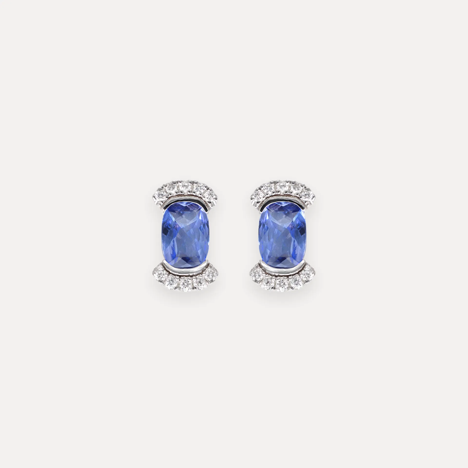 Boucle d'oreille or blanc 18Kt. 2,7g tanzanite 2,7ct. diamant 0,05ct.  
