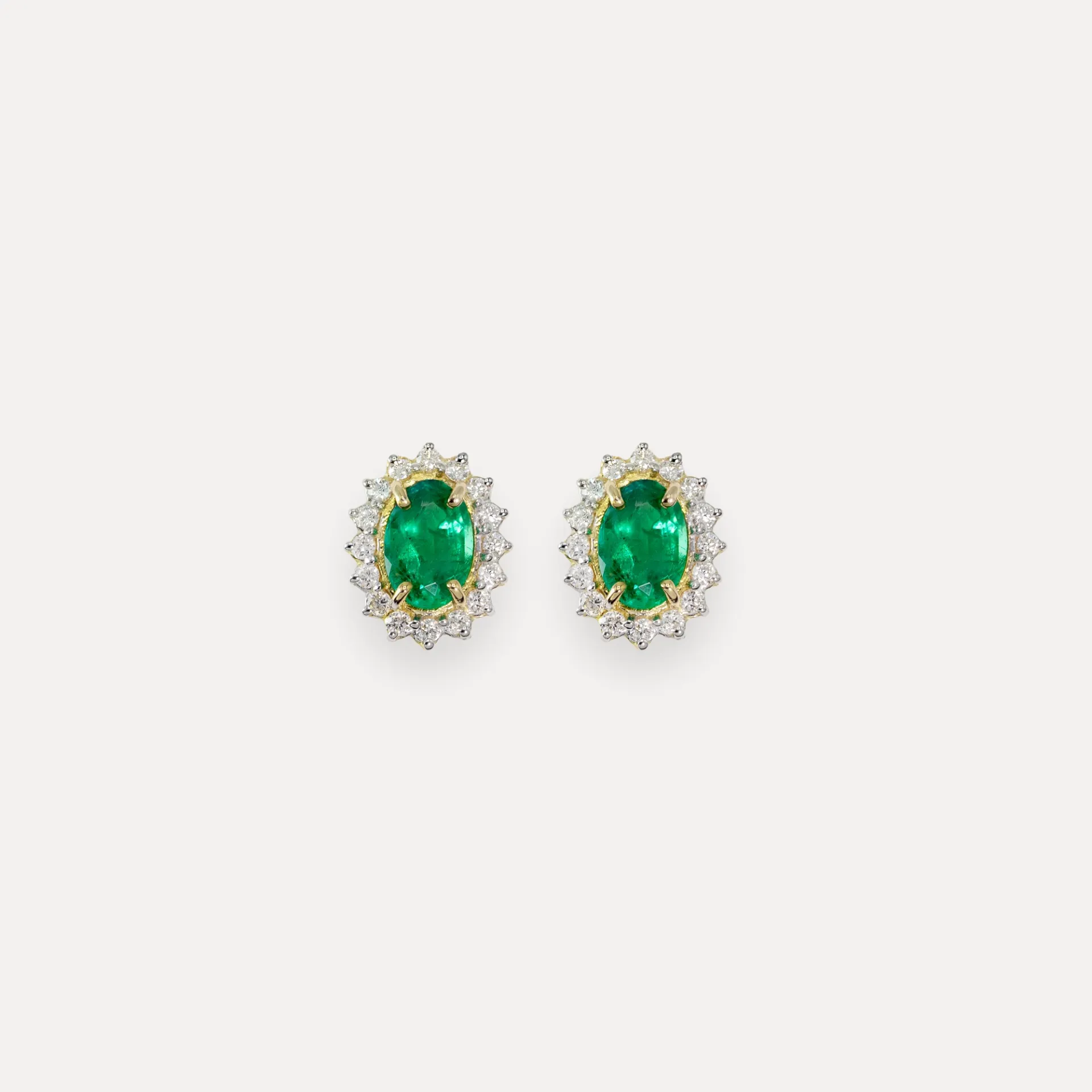 Boucle d'oreille or jaune 18Kt. 1,8g émeraude 0,54ct. diamant 0,2ct. 